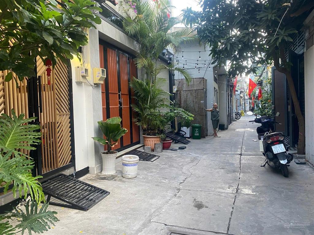 Cần bán nhà đường phạm văn bạch  tân bình