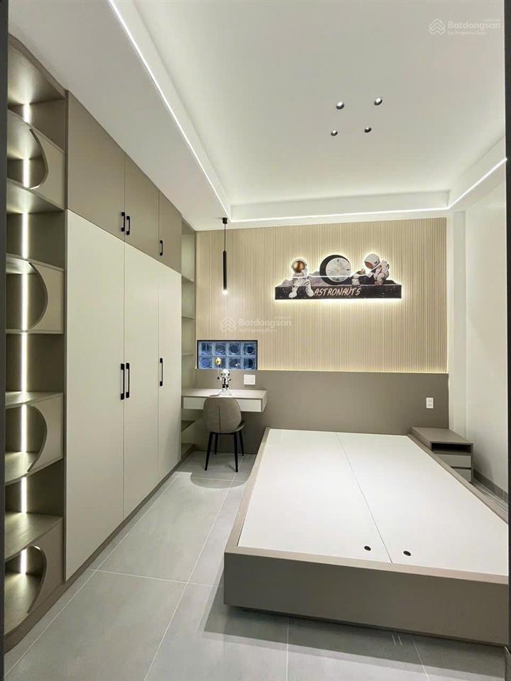 Bán nhà lạc long quân hxh mới đẹp có thang máy  tặng full nội thất  quận 11