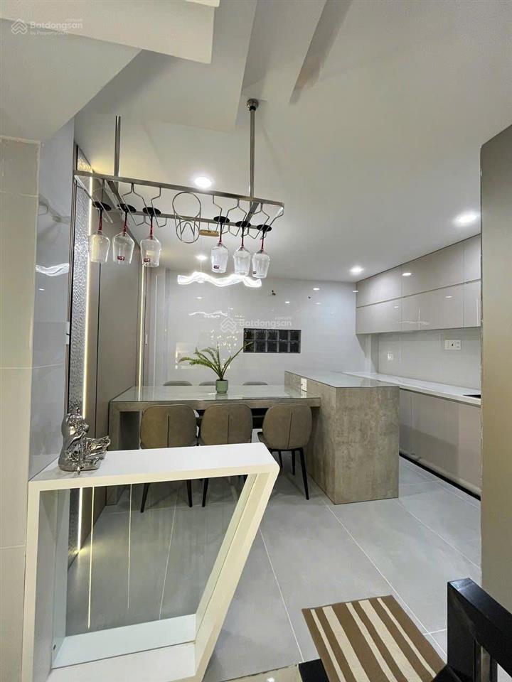 Bán nhà lạc long quân hxh mới đẹp có thang máy  tặng full nội thất  quận 11