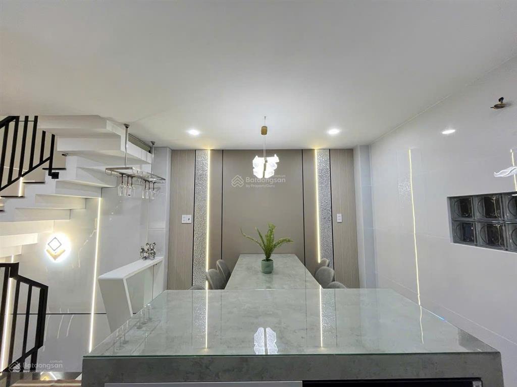 Bán nhà lạc long quân hxh mới đẹp có thang máy  tặng full nội thất  quận 11