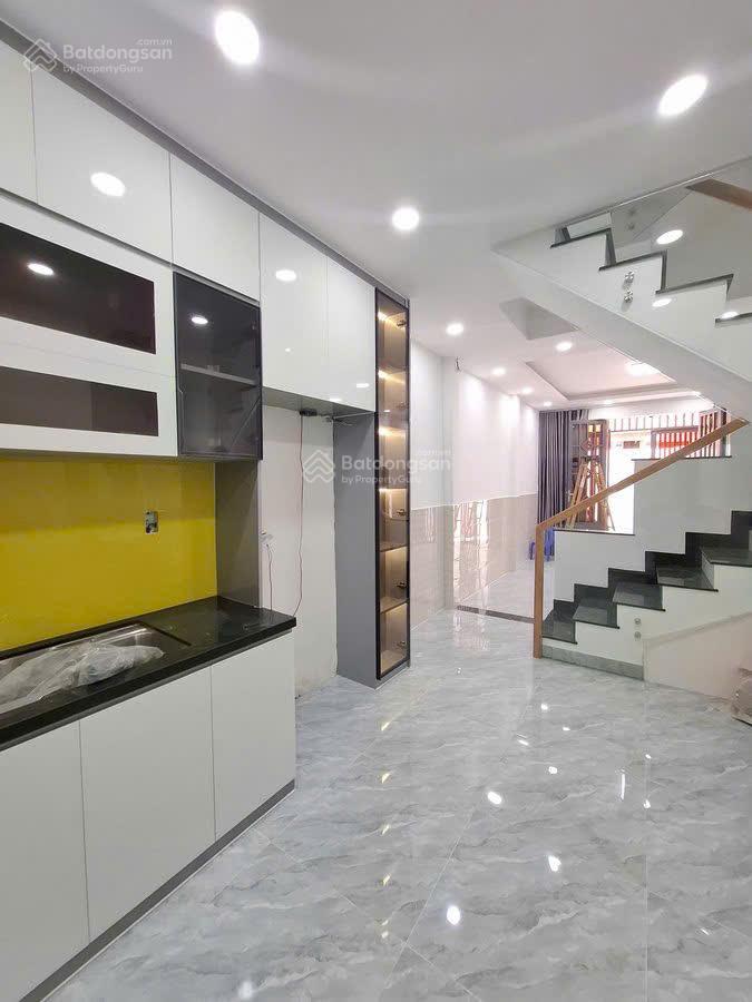 Bán nhà đẹp tặng full nội thất lạc long quân  tân bình