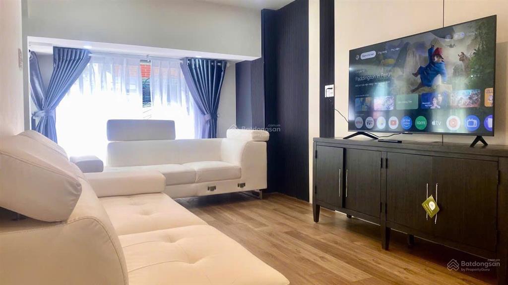 Nhà đẹp hẻm xe hơi tặng full nội thất trần văn quang cần bán