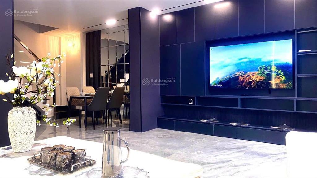 Nhà đẹp hẻm xe hơi tặng full nội thất trần văn quang cần bán