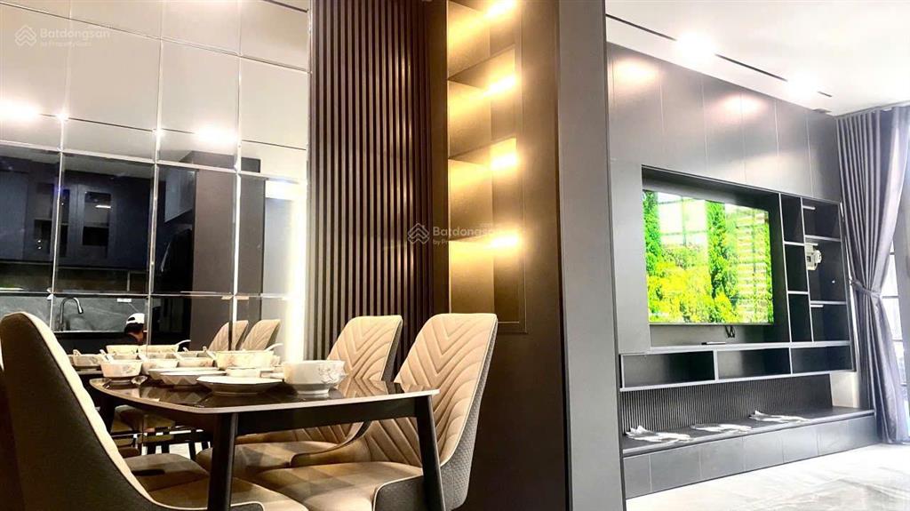 Nhà đẹp hẻm xe hơi tặng full nội thất trần văn quang cần bán