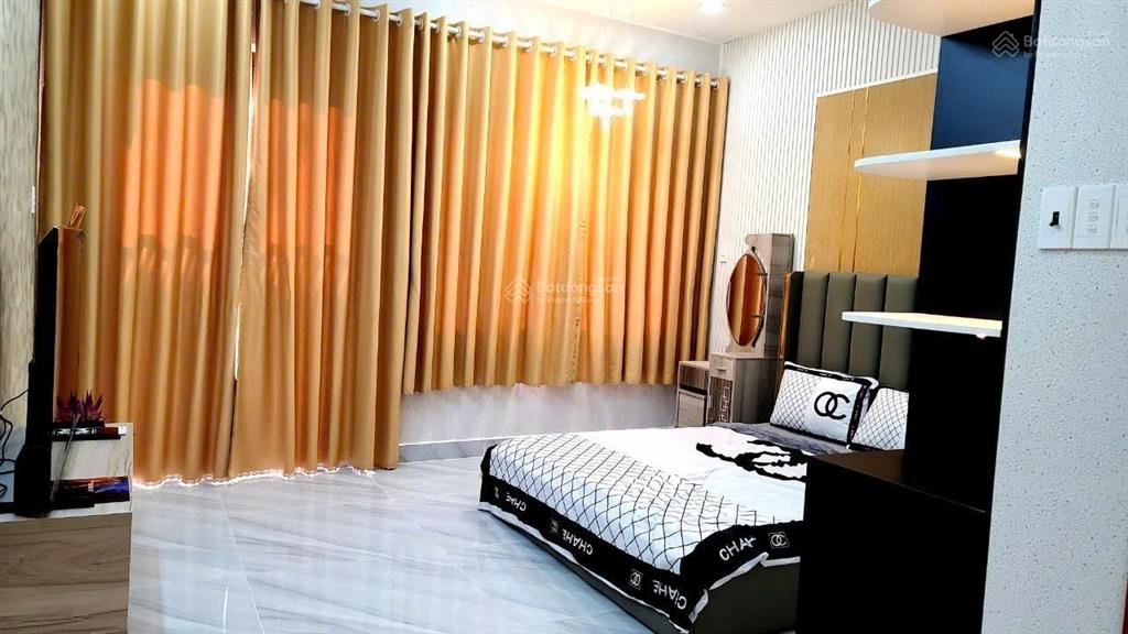 Bán nhà đẹp tặng full nội thất cao cấp hxh cống lở  tân bình