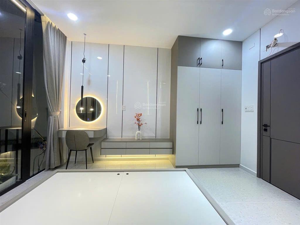 Nhà mới btct  có thang máy tặng full nội thất cần bán