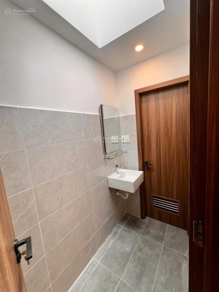 Cần bán nhà mới tặng full nội thất đường phú thọ hòa