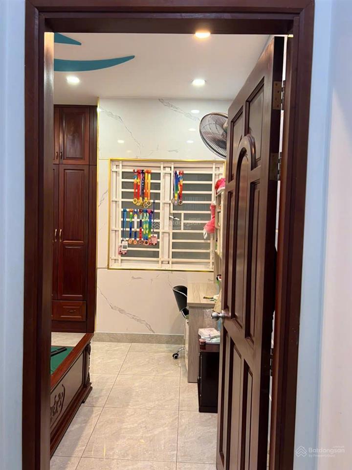 Bán gấp nhà 4 tầng hẻm 5m  lũy bán bích  tp