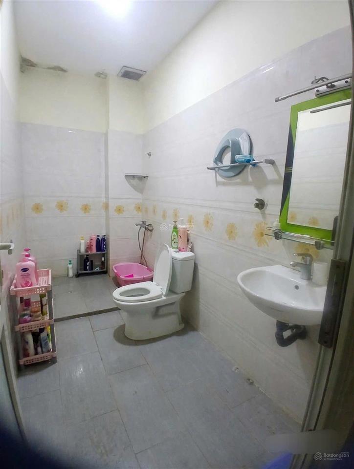 Cần bán gấp nhà 3 tầng hẻm 5m  nguyễn hữu tiến  tp