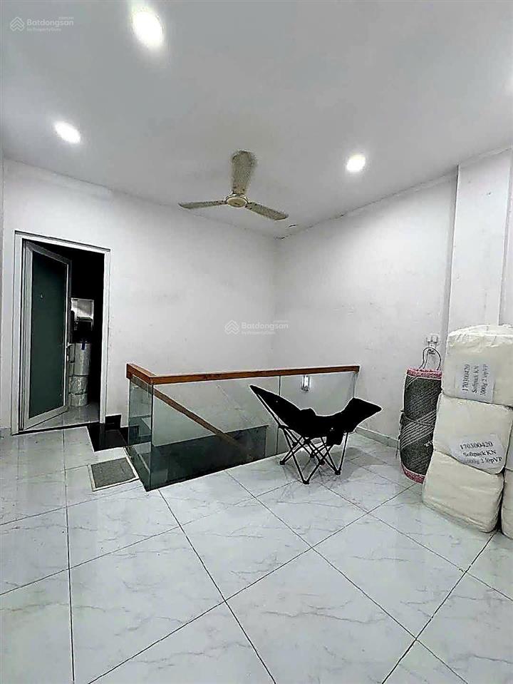 Giảm sâu  bán gấp nhà 2 tầng hẻm 8m  lũy bán bích  tp