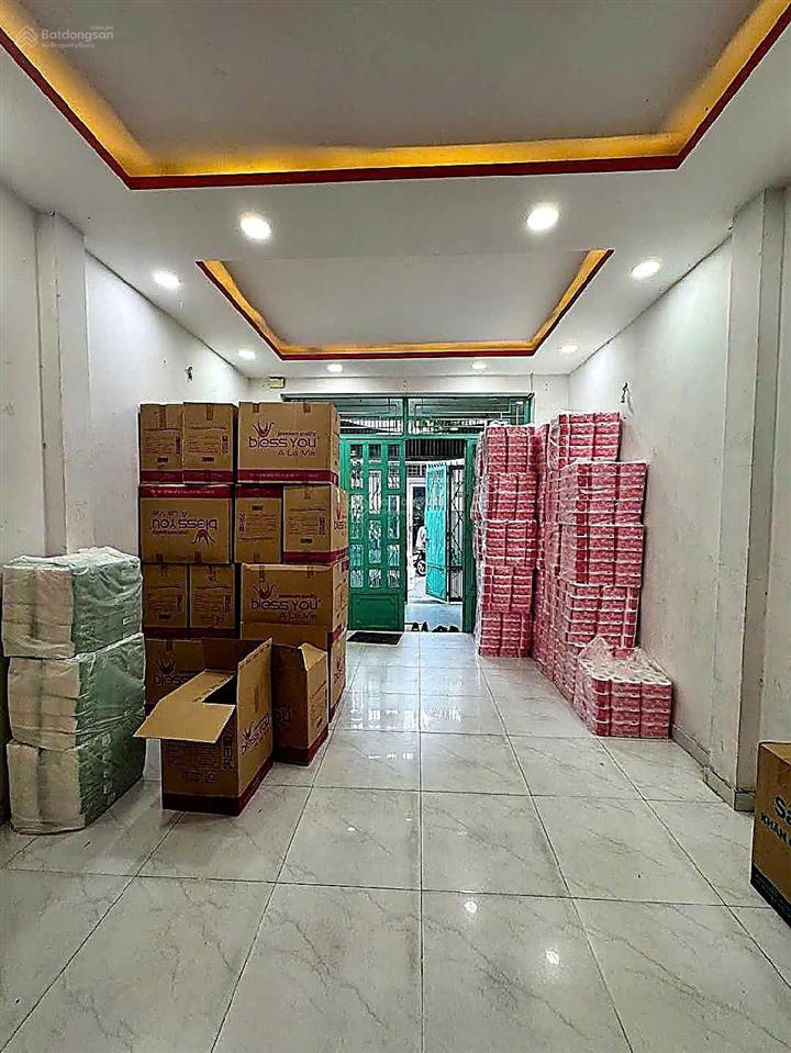 Giảm sâu  bán gấp nhà 2 tầng hẻm 8m  lũy bán bích  tp