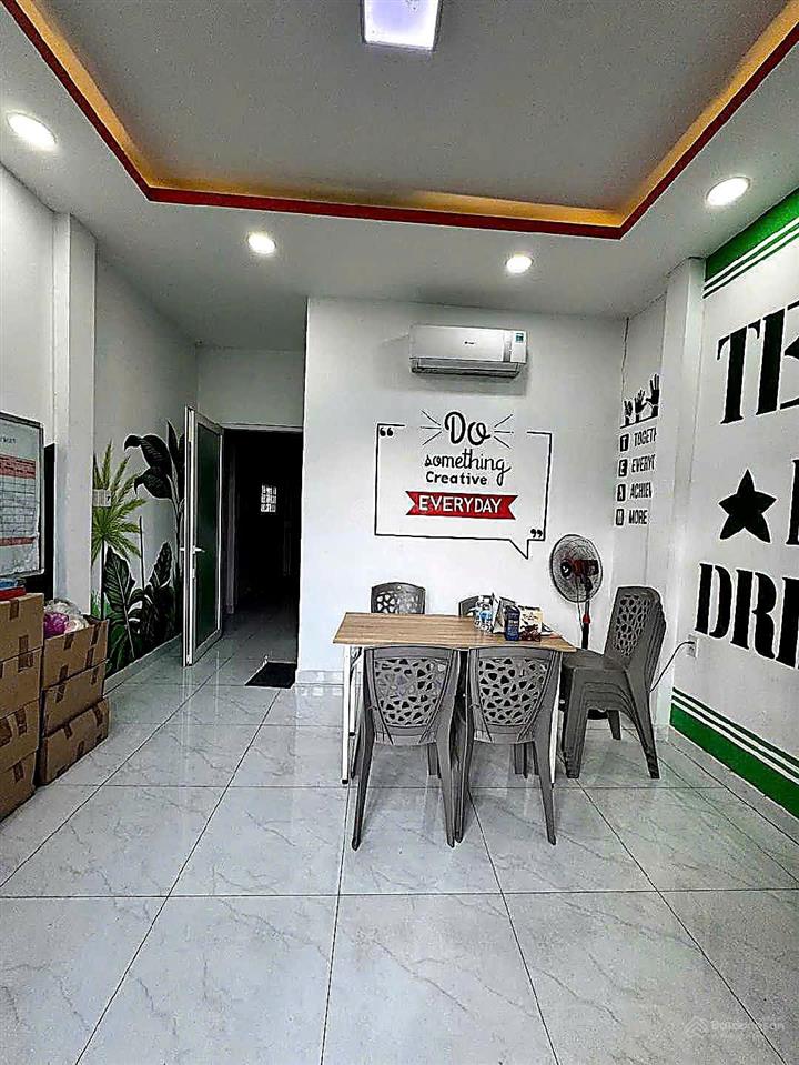 Giảm sâu  bán gấp nhà 2 tầng hẻm 8m  lũy bán bích  tp