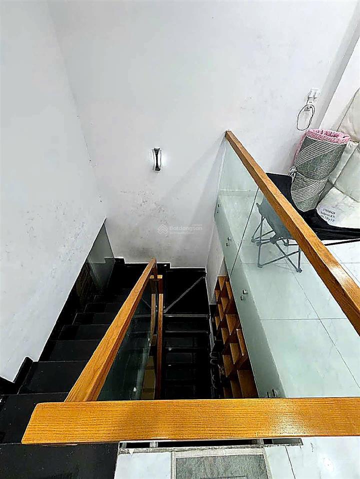 Giảm sâu  bán gấp nhà 2 tầng hẻm 8m  lũy bán bích  tp