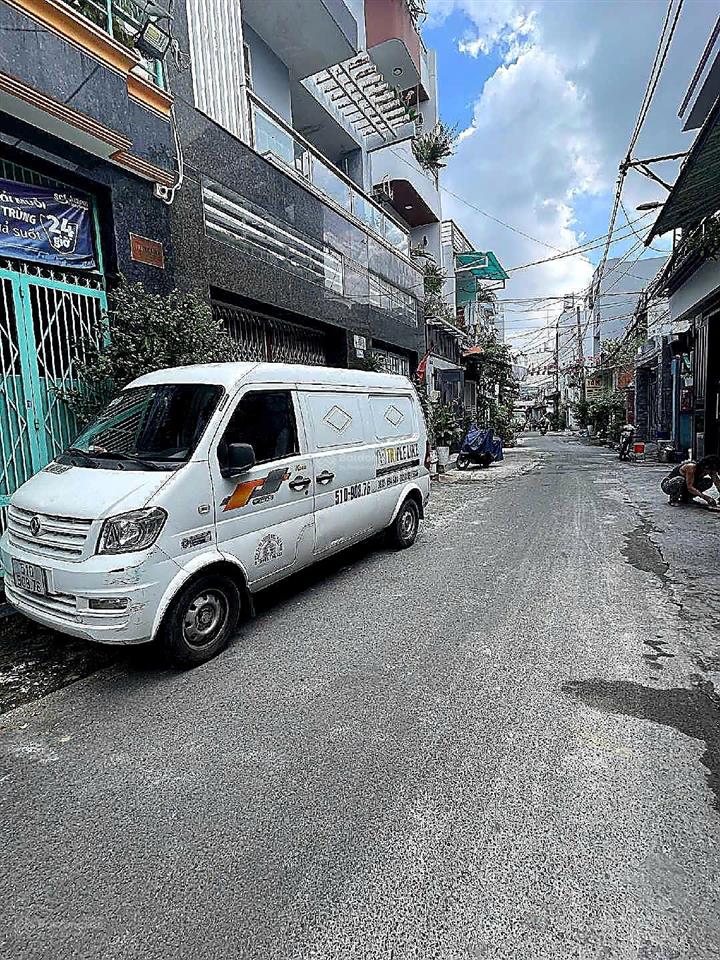 Giảm sâu  bán gấp nhà 2 tầng hẻm 8m  lũy bán bích  tp