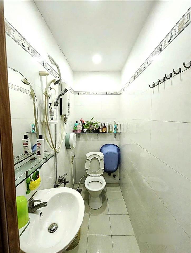 Chủ cần bán nhà 2 tầng hẻm 8m  hòa bình  tp