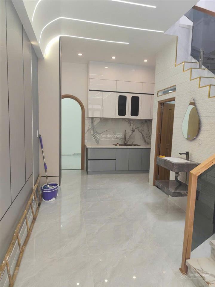 Cần bán gấp nhà 2 tầng mới  hxh thông tô hiệu  tp