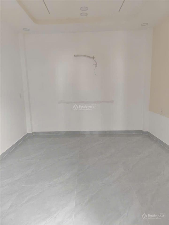 Cần bán gấp nhà 2 tầng mới  hxh thông tô hiệu  tp