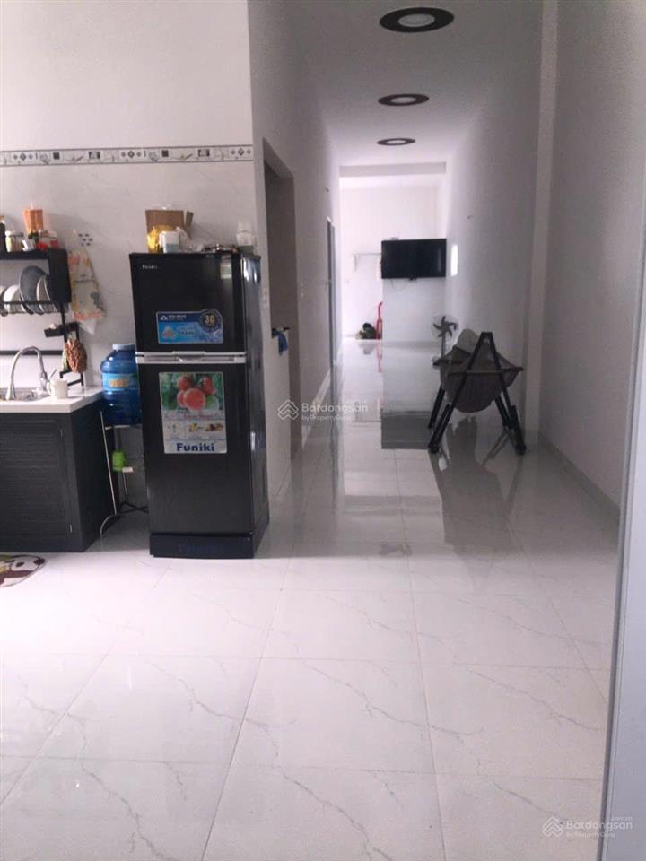 Căn nhà còn mới  vừa ở vừa kinh doanh rất thuận tiện vì nằm ngay khu đông dân cư