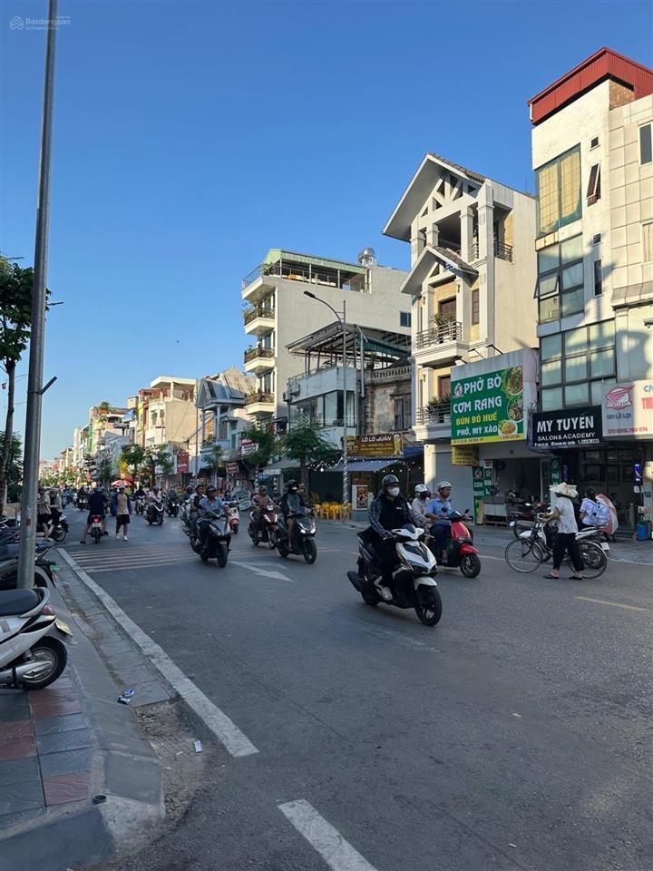 Vô địch tầm giá trung tâm lê lợi ô tô 7 chỗ đỗ cửa 10m ra mặt phố!