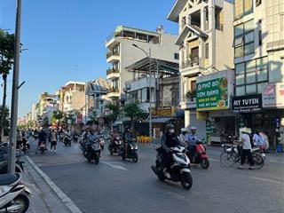 Vô địch tầm giá trung tâm lê lợi ô tô 7 chỗ đỗ cửa 10m ra mặt phố!