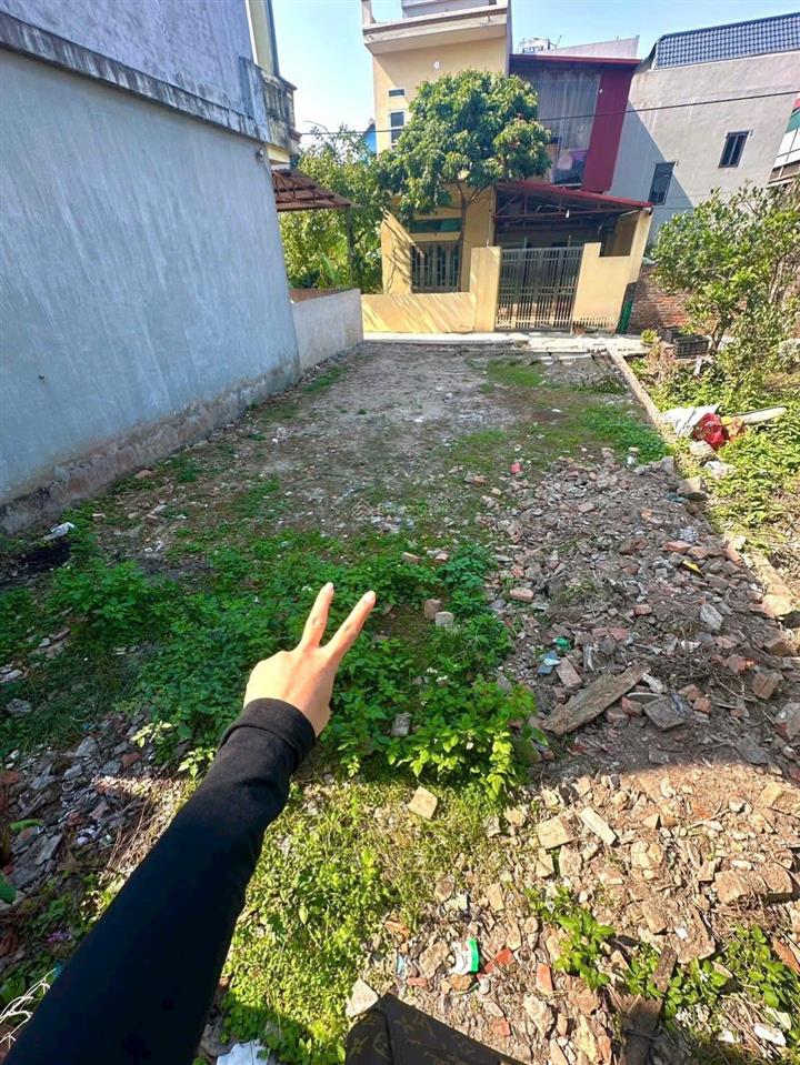 Bố vợ em cho vợ chồng em mảnh đất, không dùng đến cần tiền bán nhanh mảnh đất gần sân bay nội bài.