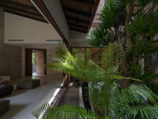 Biệt thự biển  lê mạnh trinh. trục đường làn 3 sau võ nguyên giáp.