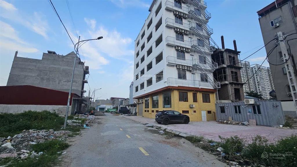 Bán toà 34p mới tinh. 144m2  3 mặt tiền tại quang châu. sẵn dòng tiền 1.8 tỷ / năm