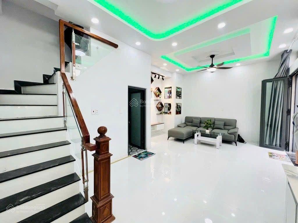 Bán nhà đường nguyễn nhược thị p15 q8  mới 100%  cách mặt tiền 20m  34m2 2pn  sổ hồng riêng