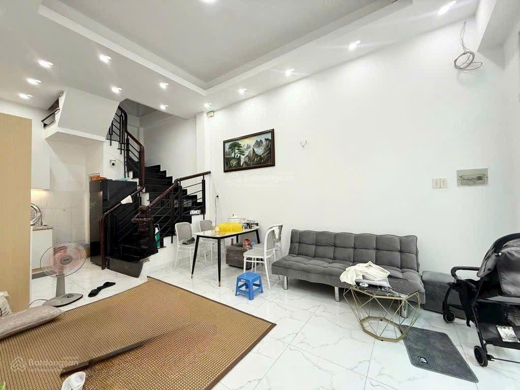 Trung tâm lý thái tổ 3.88m 4 tầng giá chỉ 6,6 tỷ