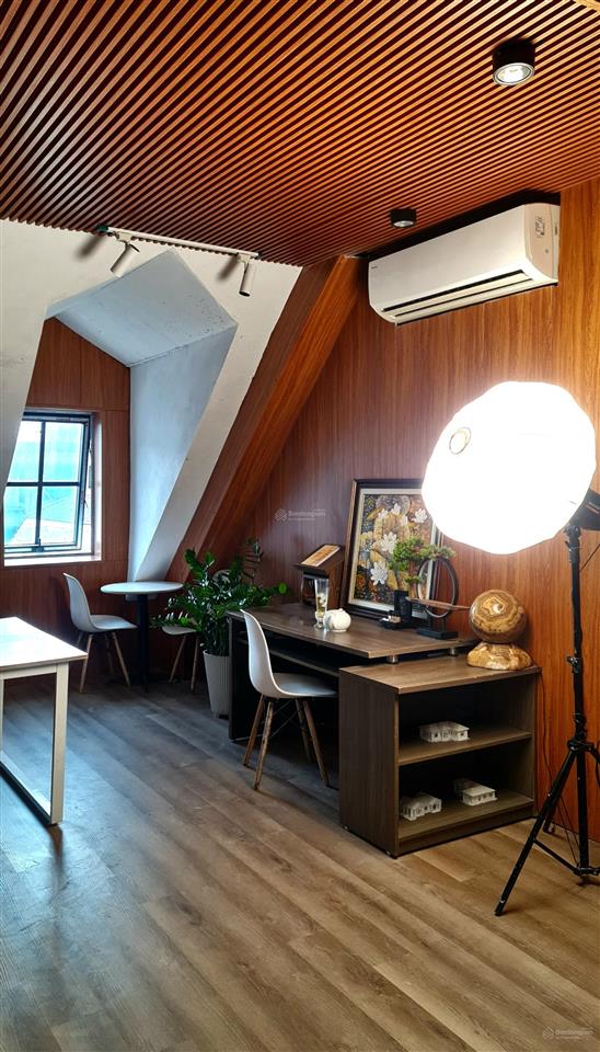 Chính chủ  bán căn shophouse liền kề dt sổ 112 m2 đang kinh doanh siêu thị và homestay.