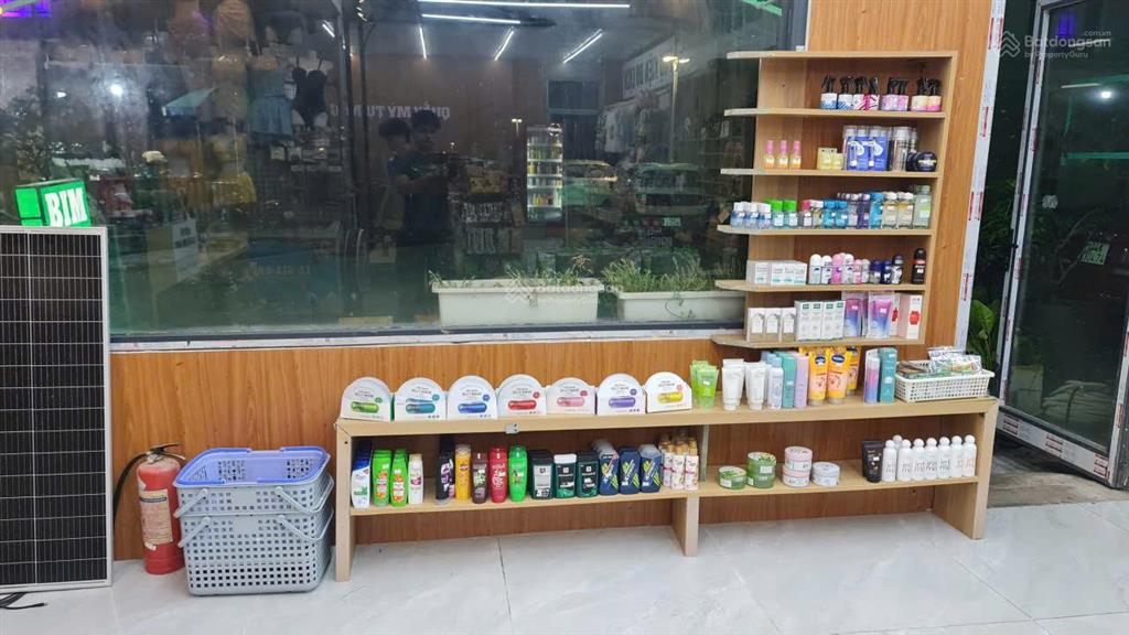 Chính chủ  bán căn shophouse liền kề dt sổ 112 m2 đang kinh doanh siêu thị và homestay.