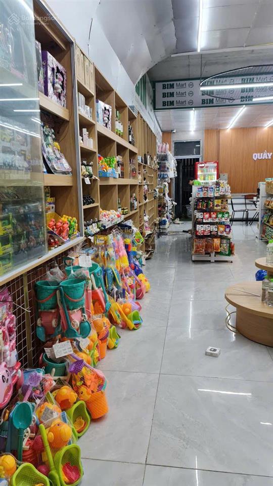 Chính chủ  bán căn shophouse liền kề dt sổ 112 m2 đang kinh doanh siêu thị và homestay.