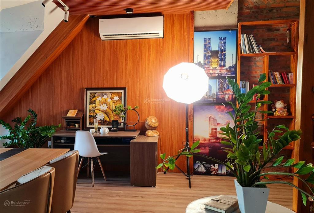 Chính chủ  bán căn shophouse liền kề dt sổ 112 m2 đang kinh doanh siêu thị và homestay.