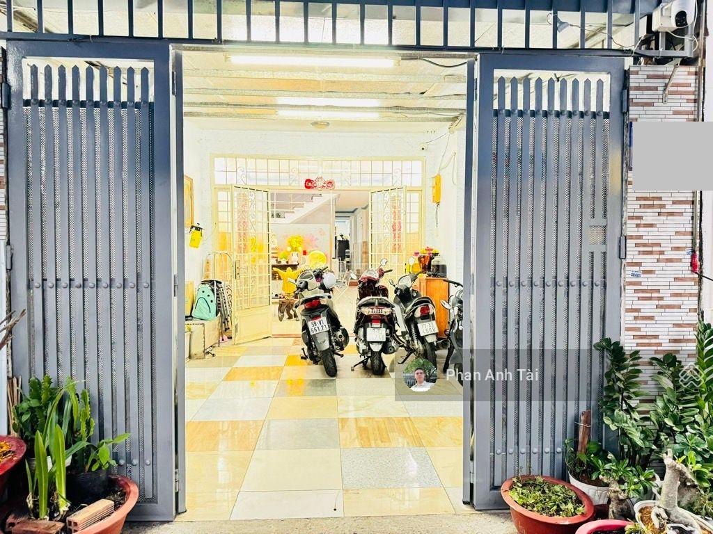 Bán nhà riêng tại dương quảng hàm, 13,5 tỷ, 130m2, giá ưu đãi