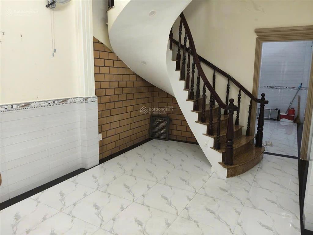 Cho thuê nhà 3 tầng, âu cơ 60m2, hẻm xe hơi, có thể ở ngay