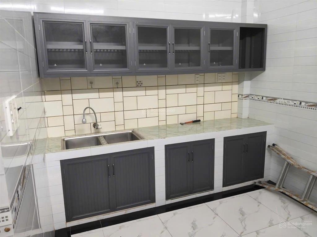 Cho thuê nhà 3 tầng, âu cơ 60m2, hẻm xe hơi, có thể ở ngay