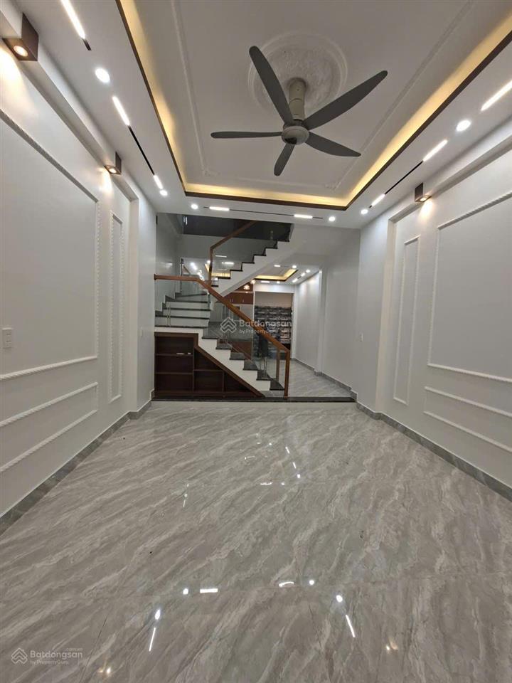 Nhà 3 tầng trần nhân tông  72m²  lô góc  ô tô  sân cổng  mặt ngõ 5m. giá nhỉnh hơn 3 tỷ