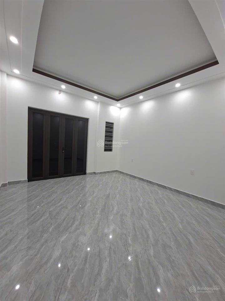 Nhà 3 tầng trần nhân tông  72m²  lô góc  ô tô  sân cổng  mặt ngõ 5m. giá nhỉnh hơn 3 tỷ