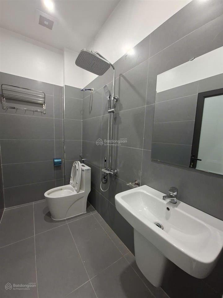 Nhà 3 tầng trần nhân tông  72m²  lô góc  ô tô  sân cổng  mặt ngõ 5m. giá nhỉnh hơn 3 tỷ