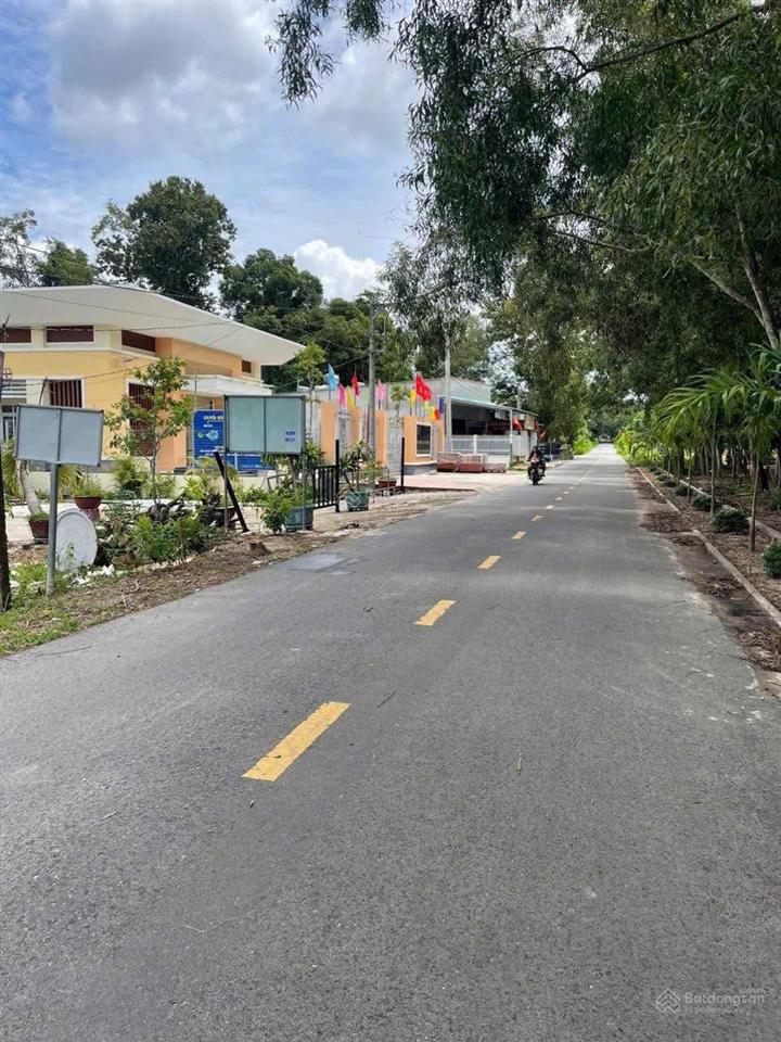 Đất 250m2 thổ cư 100 m2 mặt tiền đường nhựa gần ủy ban trường học khu dân cư