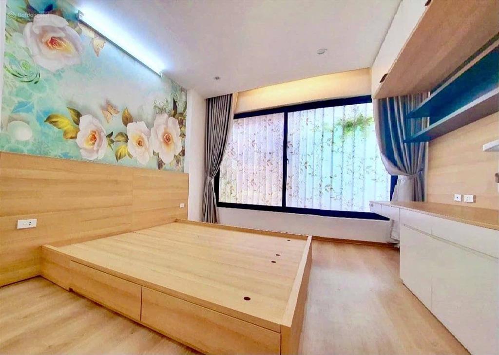 Bán nr 4pn, 3wc, 40m2, 11 tỷ tại phan đình giót, hà nội