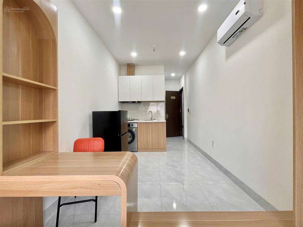 Căn hộ mới gần etown cộng hoà  ga t3 cửa sổ trời  máy giặt riêng gần các trường đại học