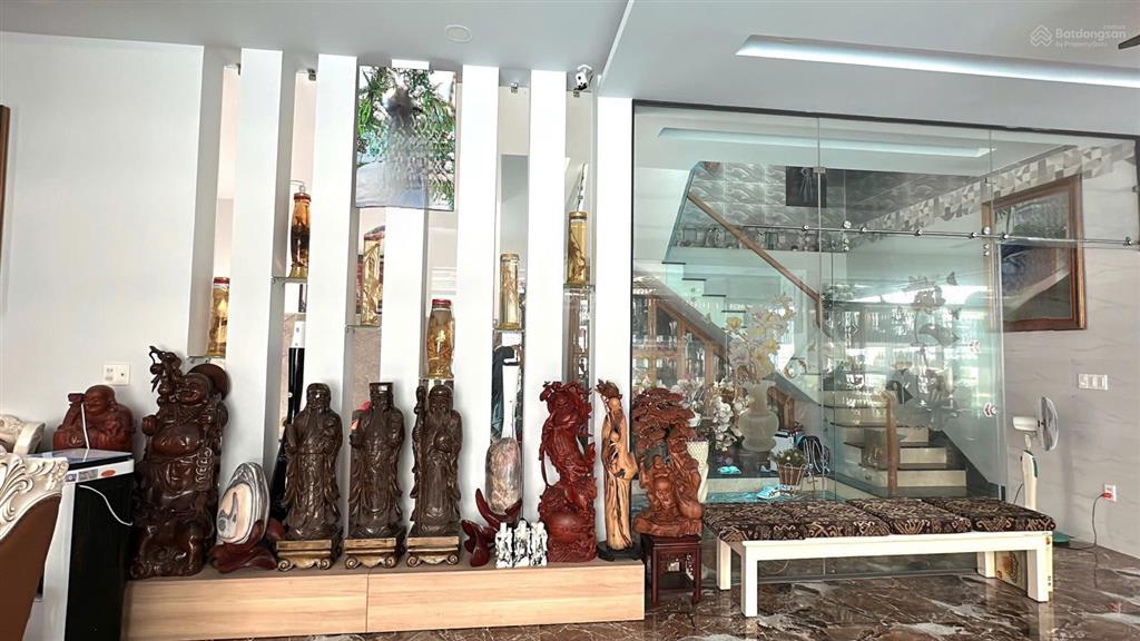 Biệt thự vị trí đẹp, khu vực sang, đẳng cấp đường xuân thủy. dt 14.5x26m. giá 80 tỷ tl