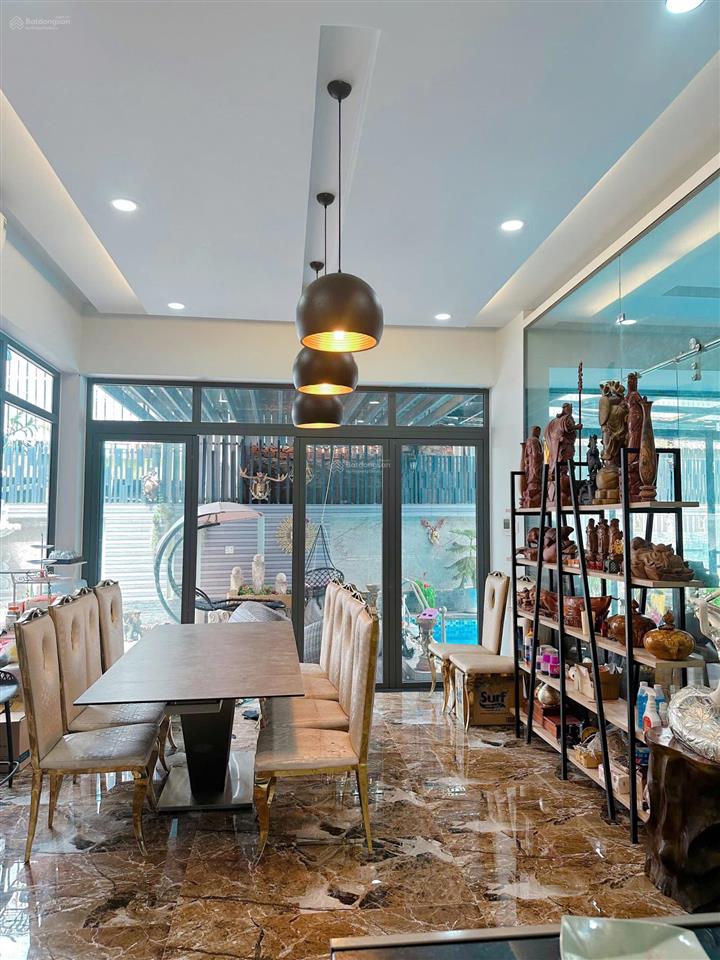 Biệt thự vị trí đẹp, khu vực sang, đẳng cấp đường xuân thủy. dt 14.5x26m. giá 80 tỷ tl