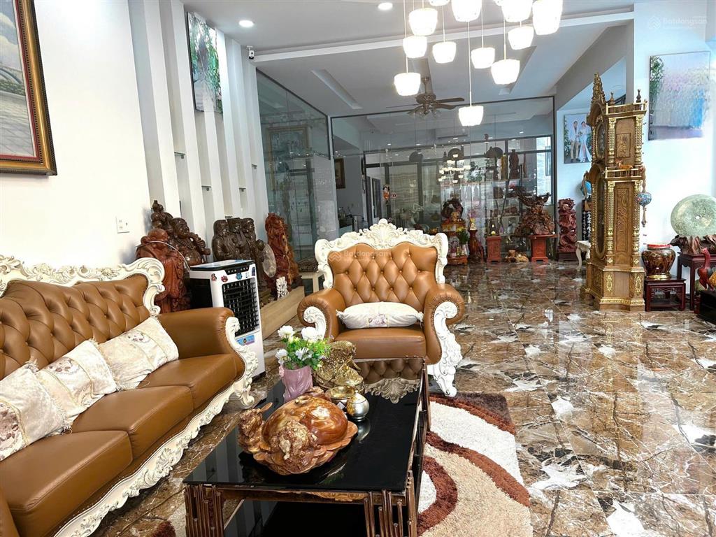 Biệt thự vị trí đẹp, khu vực sang, đẳng cấp đường xuân thủy. dt 14.5x26m. giá 80 tỷ tl