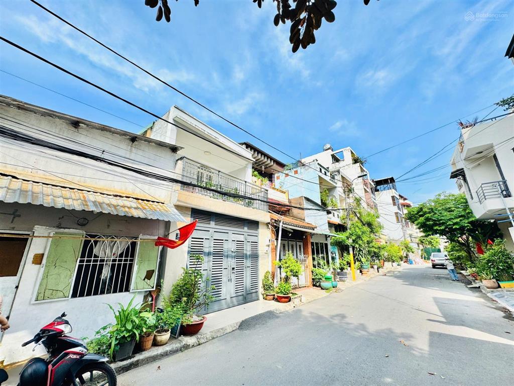 Ngộp bank! cần bán gấp lô đất đường 12 trần não. dt 11x25, xd hầm/6tầng. giá 130tr/m2