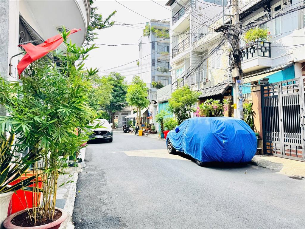 Ngộp bank! cần bán gấp lô đất đường 12 trần não. dt 11x25, xd hầm/6tầng. giá 130tr/m2