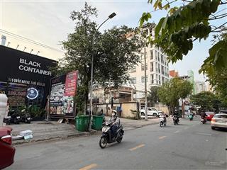 Đất đẹp để xây chdv đường quốc hương. dt 11x24 (240m2). có ccxd 1hầm/8tầng. giá 32 tỷ tl