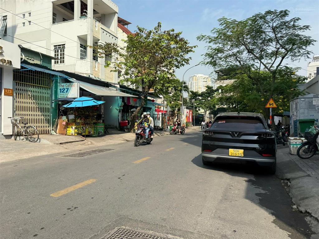 Đất đẹp để xây chdv đường quốc hương. dt 11x24 (240m2). có ccxd 1hầm/8tầng. giá 32 tỷ tl