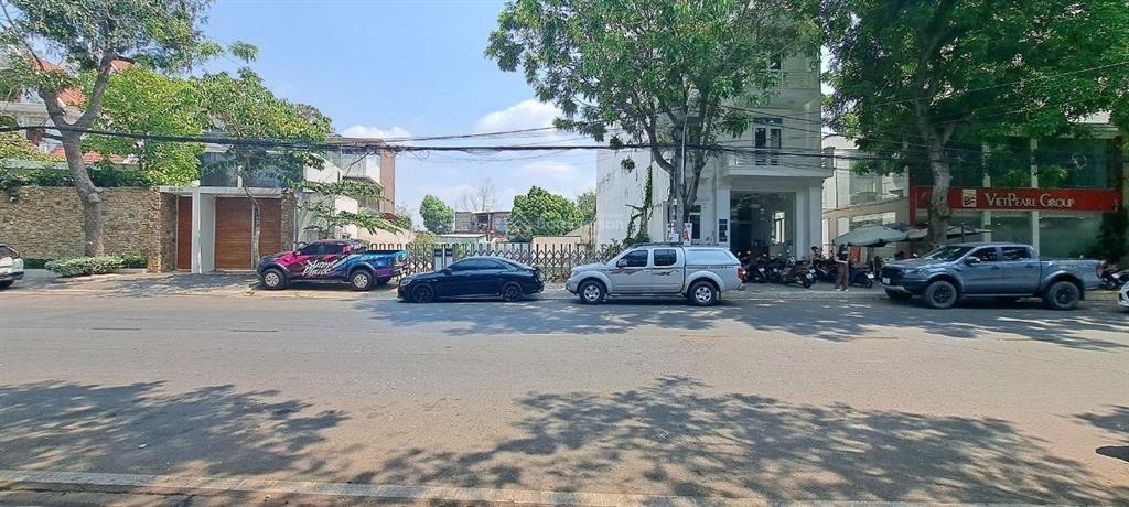 Giá tốt đầu tư  đất đẹp 2 mặt tiền nguyễn văn hưởng, thảo điền, q2. dt 18x25. giá chỉ 220tr/m2 tl